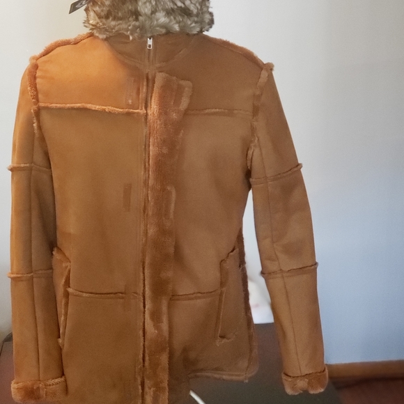 Hat & Coat - Picture 3 of 4